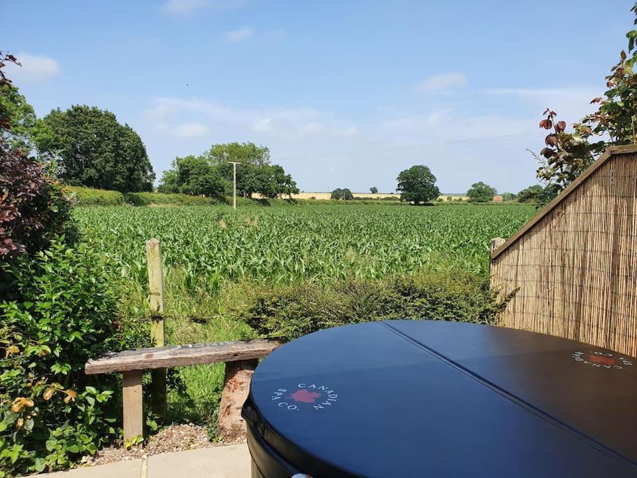 Bonneys Barn Retreat - Luxury Homely Getaway Burgh Saint Peter Exterior photo